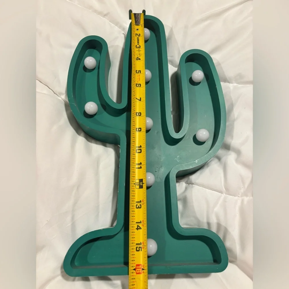 Green 16 inch Cactus LED Wall Light